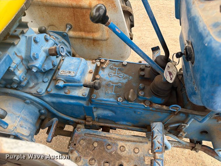 image for item FK3739 1982 Ford F-1700 tractor