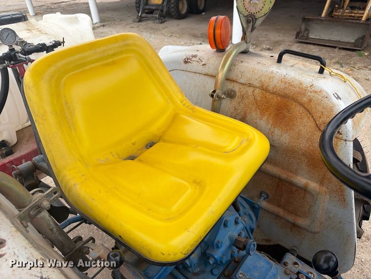 image for item FK3739 1982 Ford F-1700 tractor