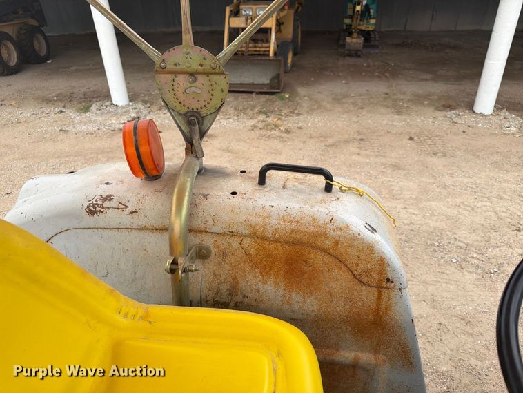 image for item FK3739 1982 Ford F-1700 tractor