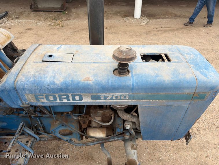 image for item FK3739 1982 Ford F-1700 tractor