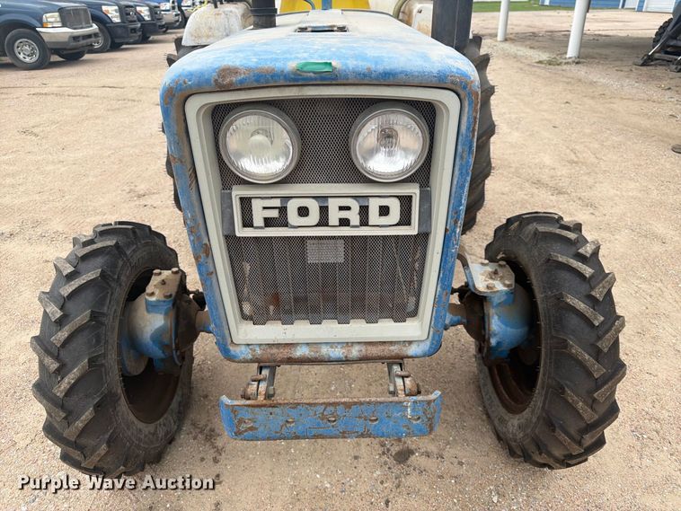 image for item FK3739 1982 Ford F-1700 tractor