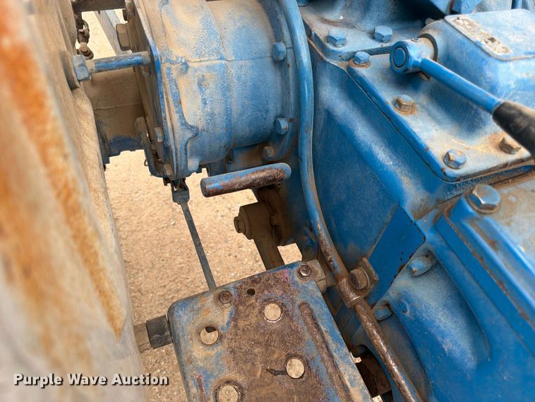 image for item FK3739 1982 Ford F-1700 tractor