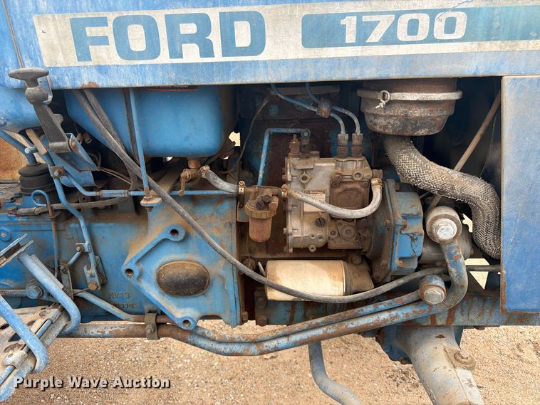 image for item FK3739 1982 Ford F-1700 tractor