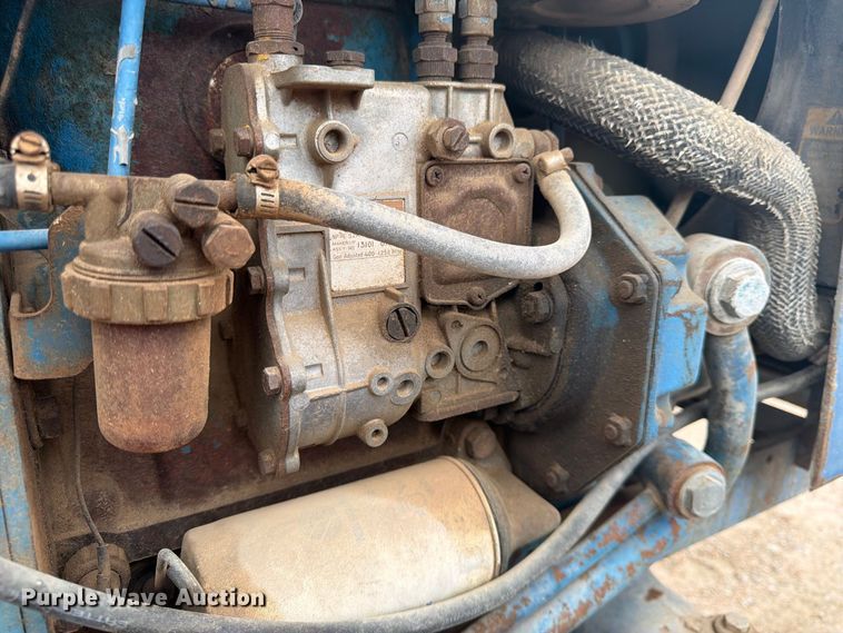 image for item FK3739 1982 Ford F-1700 tractor