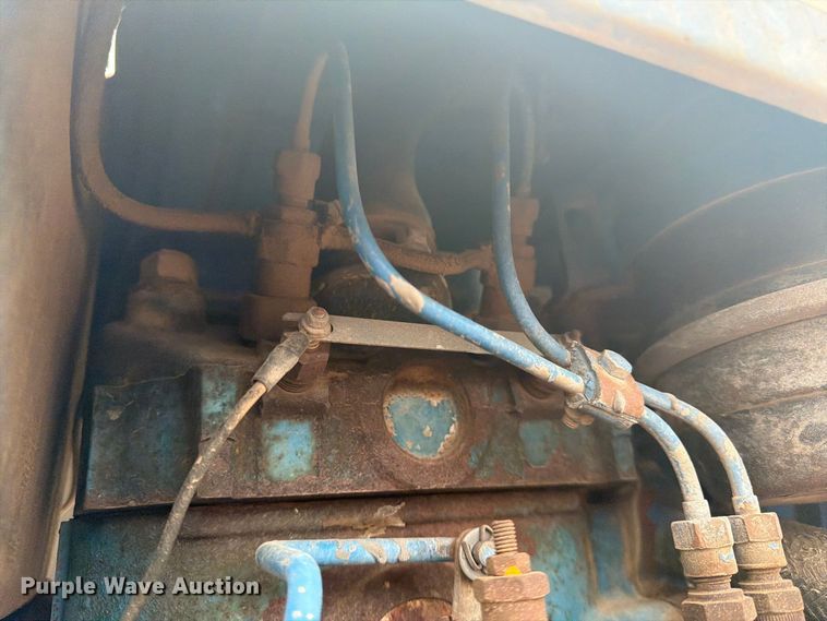 image for item FK3739 1982 Ford F-1700 tractor