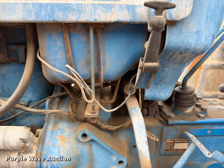 image for item FK3739 1982 Ford F-1700 tractor