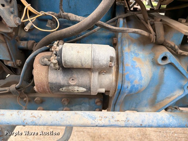 image for item FK3739 1982 Ford F-1700 tractor
