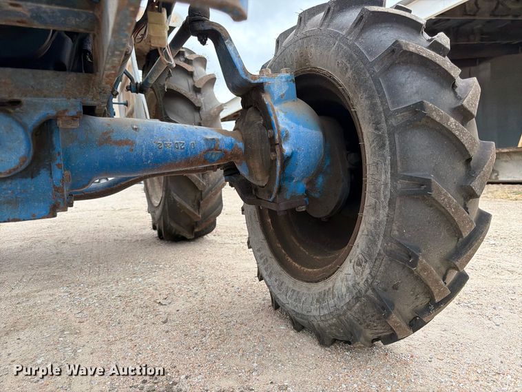 image for item FK3739 1982 Ford F-1700 tractor