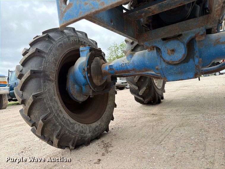 image for item FK3739 1982 Ford F-1700 tractor