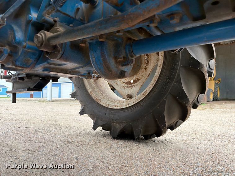 image for item FK3739 1982 Ford F-1700 tractor