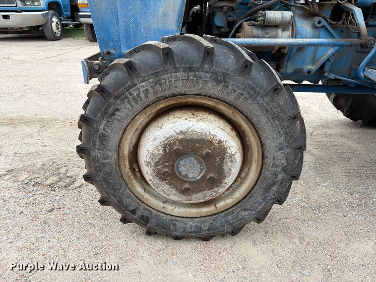 image for item FK3739 1982 Ford F-1700 tractor