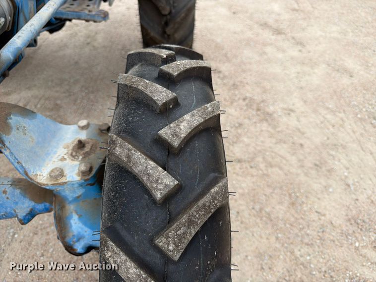 image for item FK3739 1982 Ford F-1700 tractor