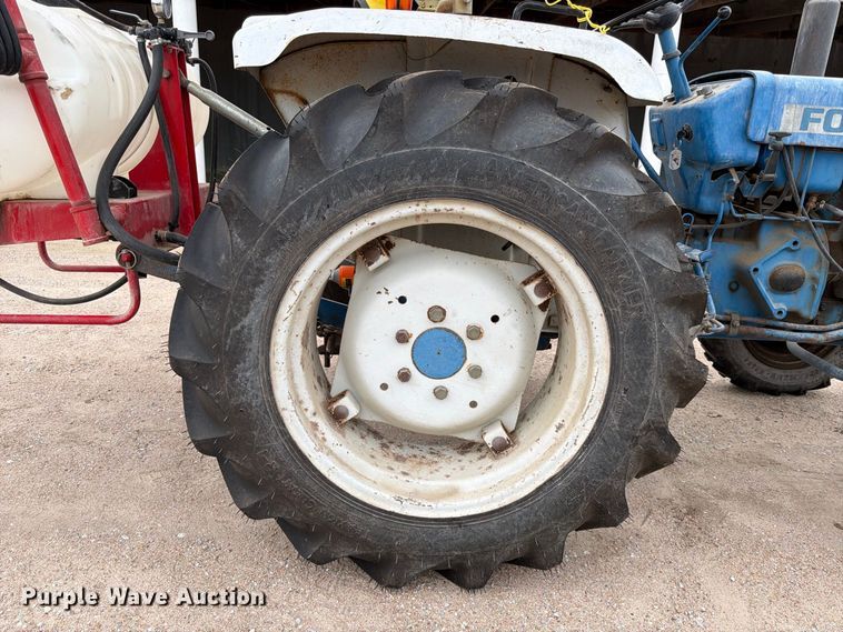 image for item FK3739 1982 Ford F-1700 tractor