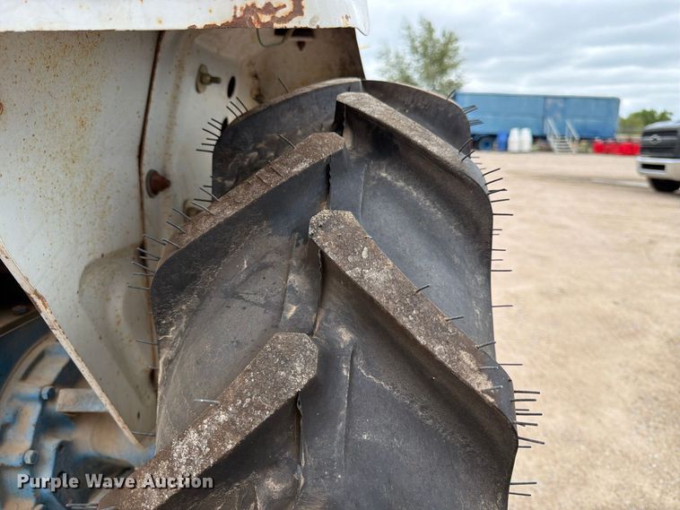 image for item FK3739 1982 Ford F-1700 tractor