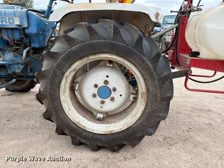 image for item FK3739 1982 Ford F-1700 tractor