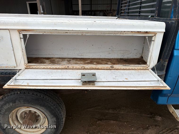 image for item FK3742 1995 Ford F350 flatbed pickup truck