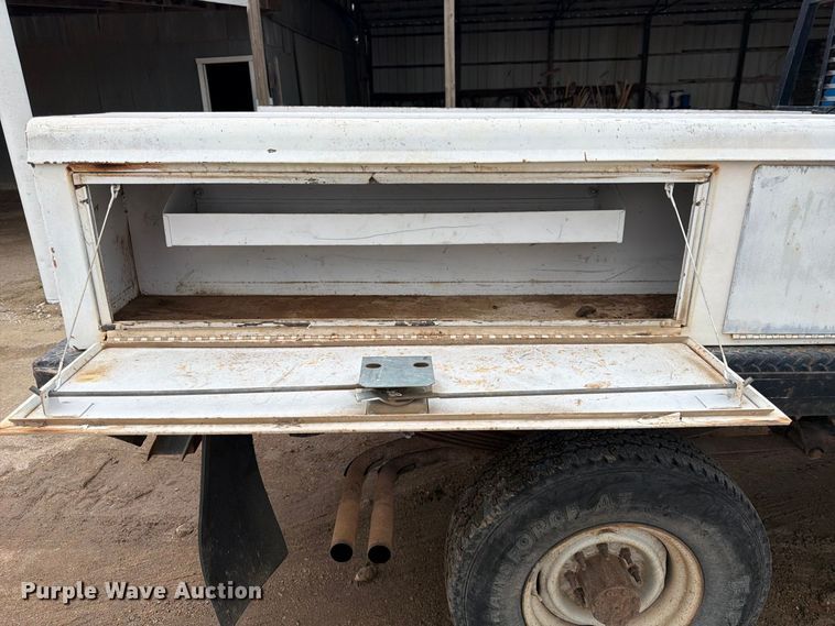 image for item FK3742 1995 Ford F350 flatbed pickup truck