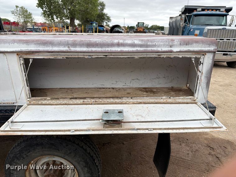 image for item FK3742 1995 Ford F350 flatbed pickup truck