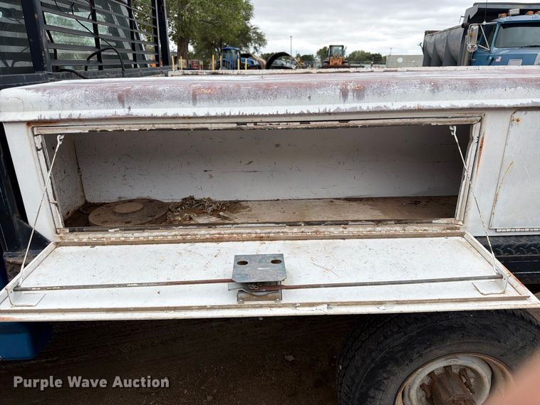 image for item FK3742 1995 Ford F350 flatbed pickup truck