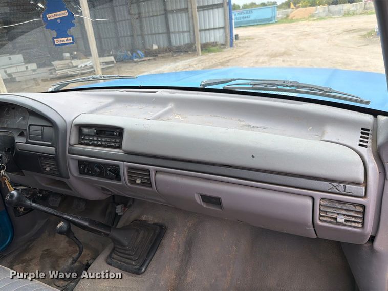 image for item FK3742 1995 Ford F350 flatbed pickup truck