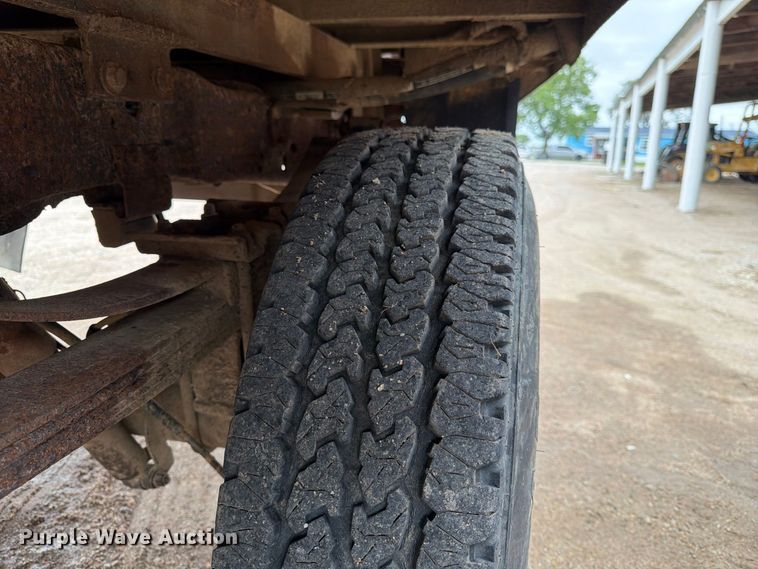 image for item FK3742 1995 Ford F350 flatbed pickup truck