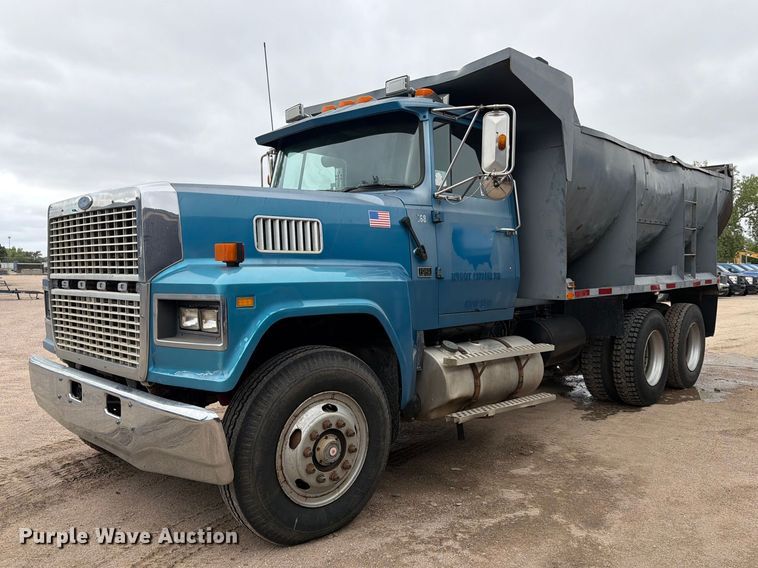 image for item FK3747 1986 Ford LTL 9000 dump truck