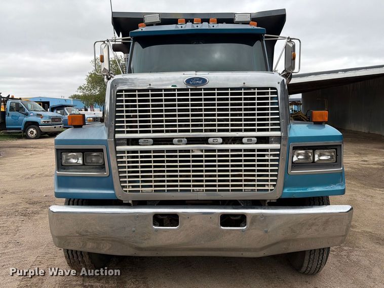 image for item FK3747 1986 Ford LTL 9000 dump truck