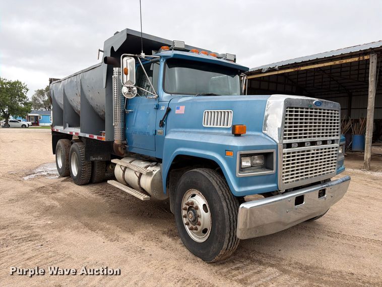image for item FK3747 1986 Ford LTL 9000 dump truck