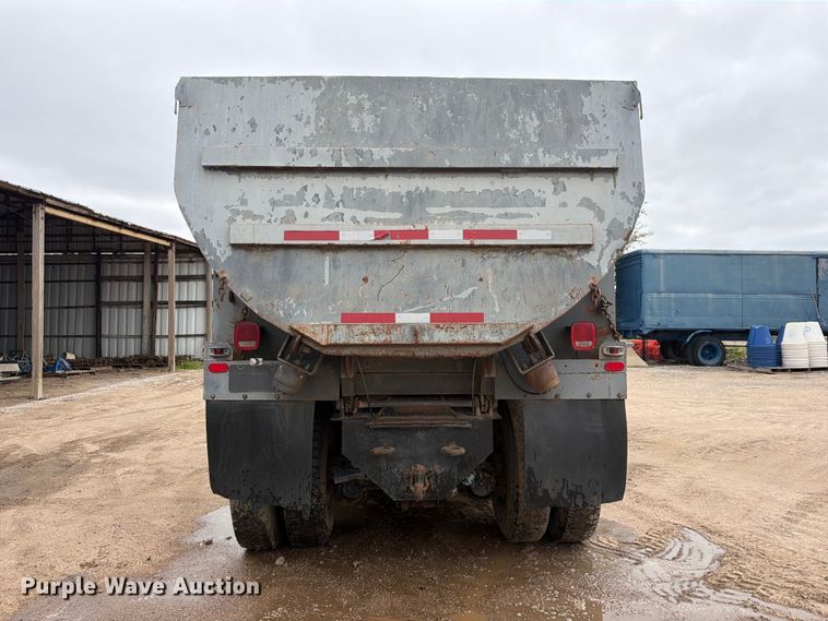 image for item FK3747 1986 Ford LTL 9000 dump truck