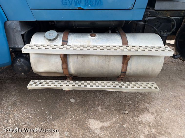 image for item FK3747 1986 Ford LTL 9000 dump truck