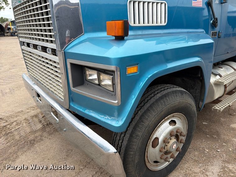 image for item FK3747 1986 Ford LTL 9000 dump truck