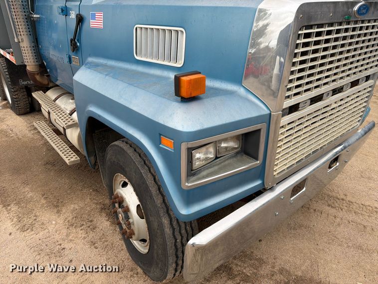 image for item FK3747 1986 Ford LTL 9000 dump truck