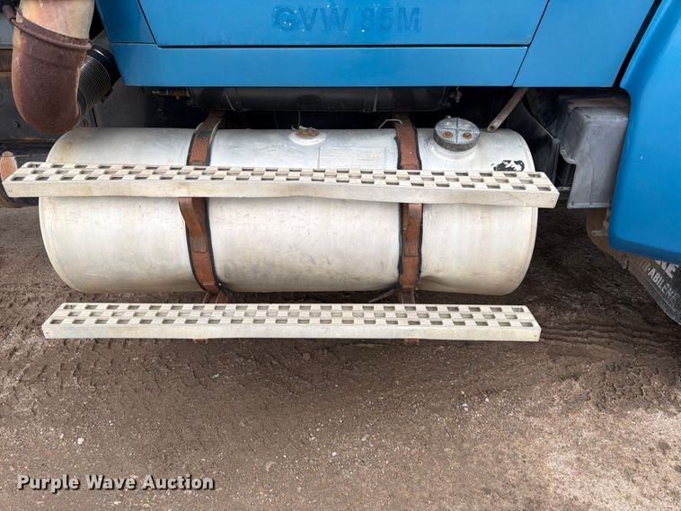 image for item FK3747 1986 Ford LTL 9000 dump truck