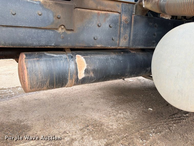 image for item FK3747 1986 Ford LTL 9000 dump truck
