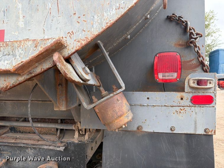 image for item FK3747 1986 Ford LTL 9000 dump truck