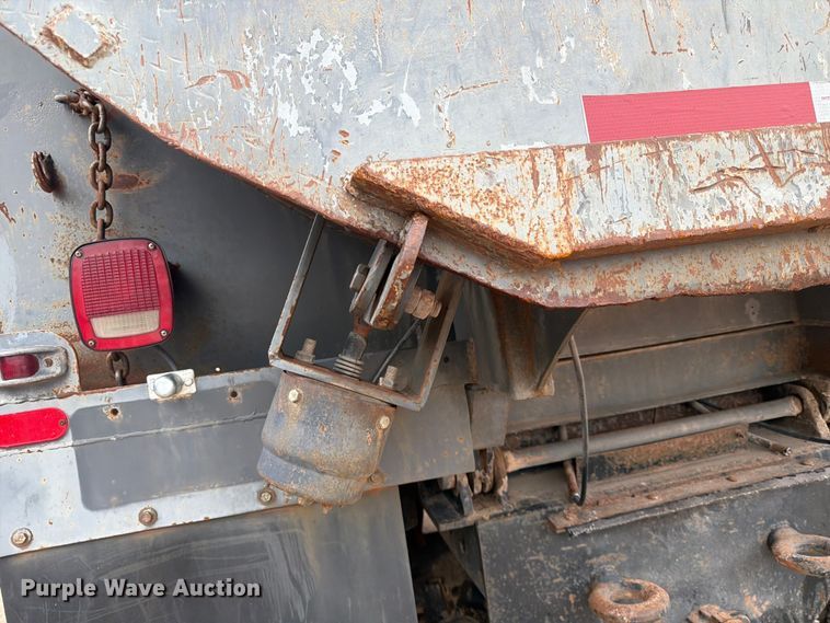 image for item FK3747 1986 Ford LTL 9000 dump truck