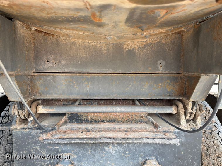 image for item FK3747 1986 Ford LTL 9000 dump truck