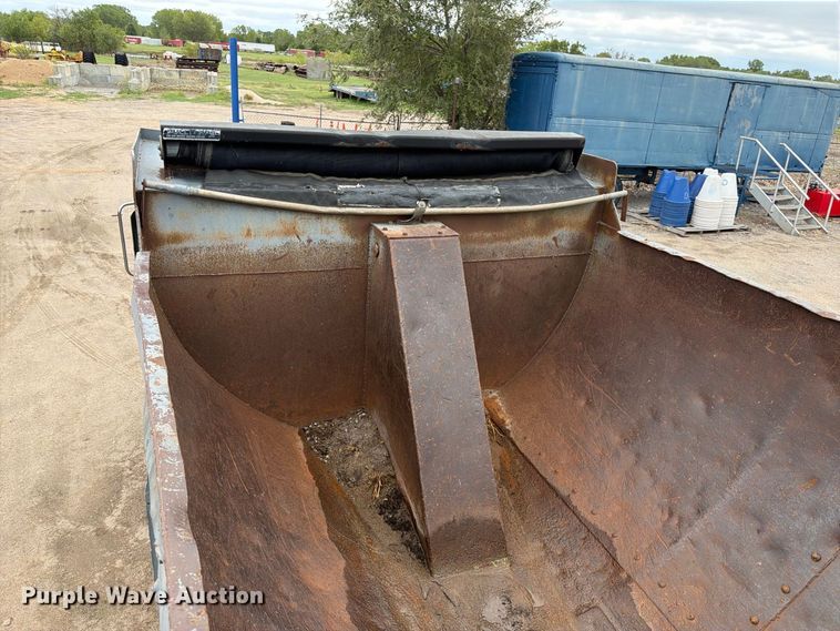 image for item FK3747 1986 Ford LTL 9000 dump truck