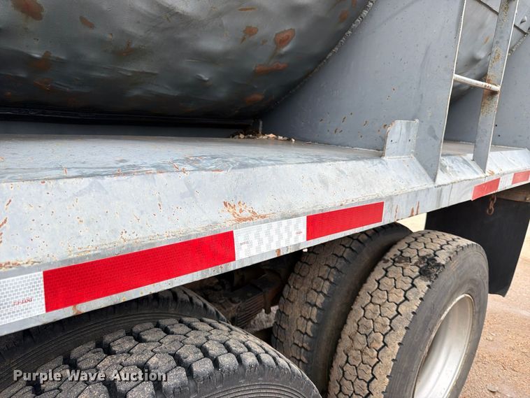 image for item FK3747 1986 Ford LTL 9000 dump truck