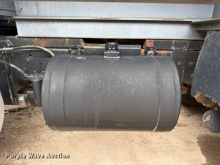 image for item FK3747 1986 Ford LTL 9000 dump truck