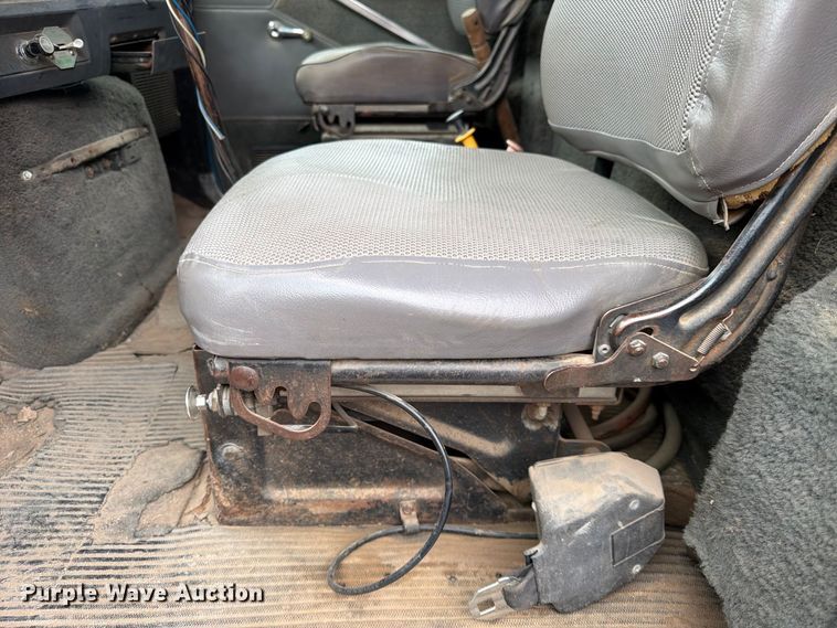 image for item FK3747 1986 Ford LTL 9000 dump truck