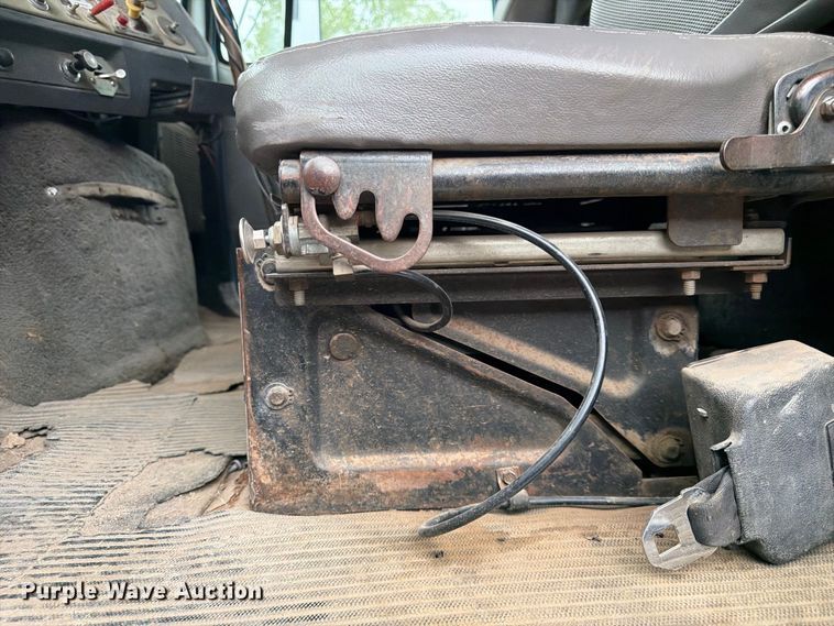 image for item FK3747 1986 Ford LTL 9000 dump truck