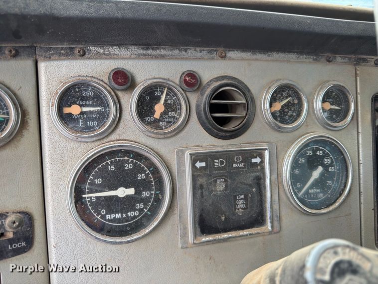 image for item FK3747 1986 Ford LTL 9000 dump truck