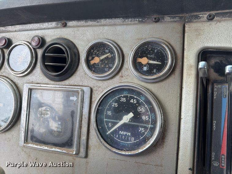 image for item FK3747 1986 Ford LTL 9000 dump truck