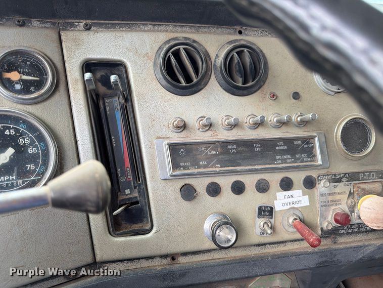 image for item FK3747 1986 Ford LTL 9000 dump truck