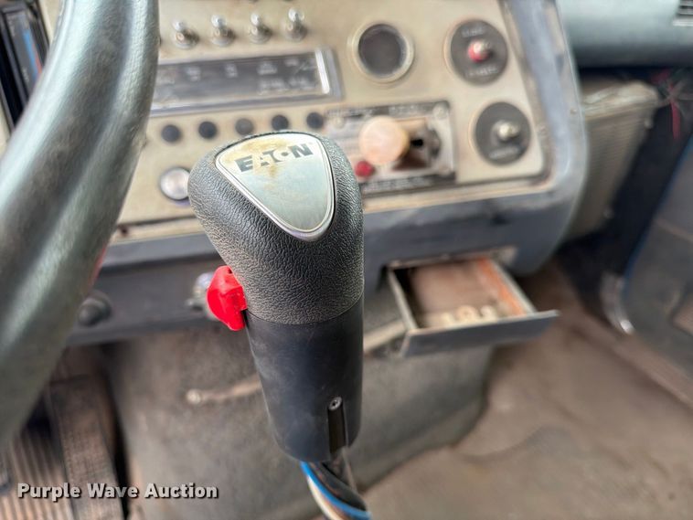 image for item FK3747 1986 Ford LTL 9000 dump truck