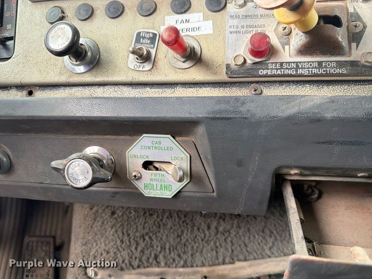 image for item FK3747 1986 Ford LTL 9000 dump truck