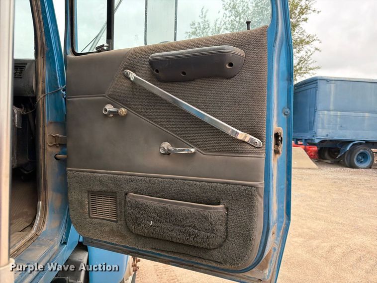 image for item FK3747 1986 Ford LTL 9000 dump truck