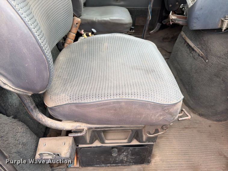 image for item FK3747 1986 Ford LTL 9000 dump truck