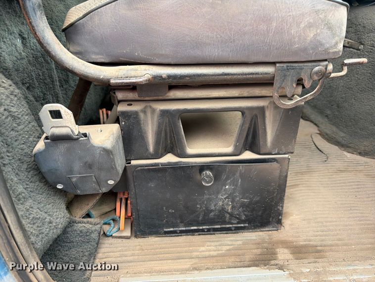 image for item FK3747 1986 Ford LTL 9000 dump truck